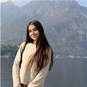 Soy una estudiante del grado de educación primaria y voy a especializadme en la lengua inglesa.